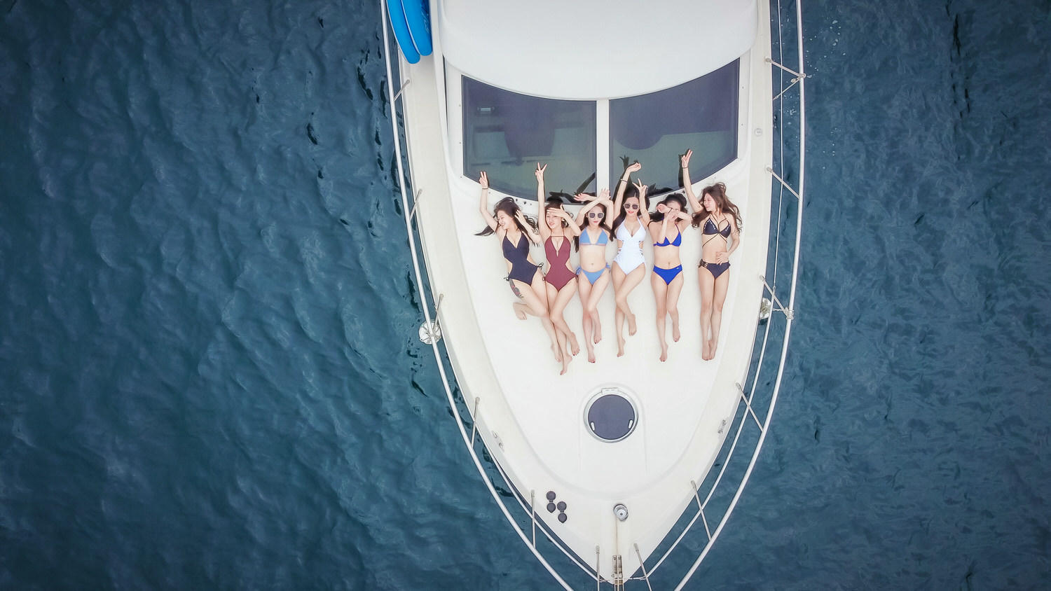 來頭城友善體驗海洋文化與美食，幸運賞鯨第一次就遇到上百隻海豚