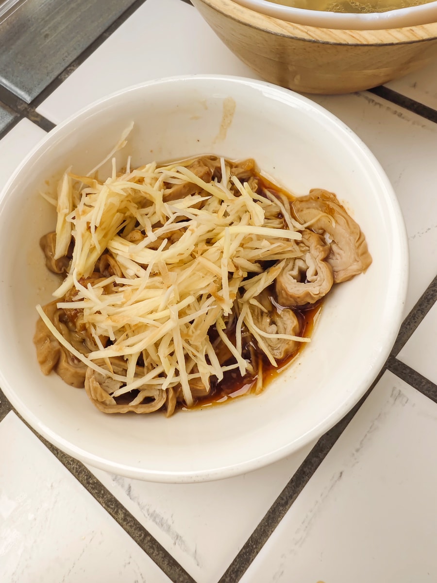 台北市宵夜。純發魯肉飯 | 台北也有超好喝雞湯不用跑新竹了,帶皮魯肉飯也很美味 - 第12張圖
